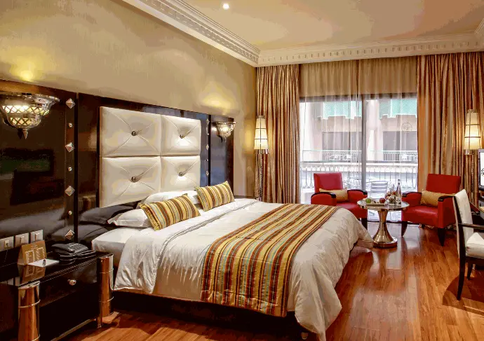 DELUXE ROOM